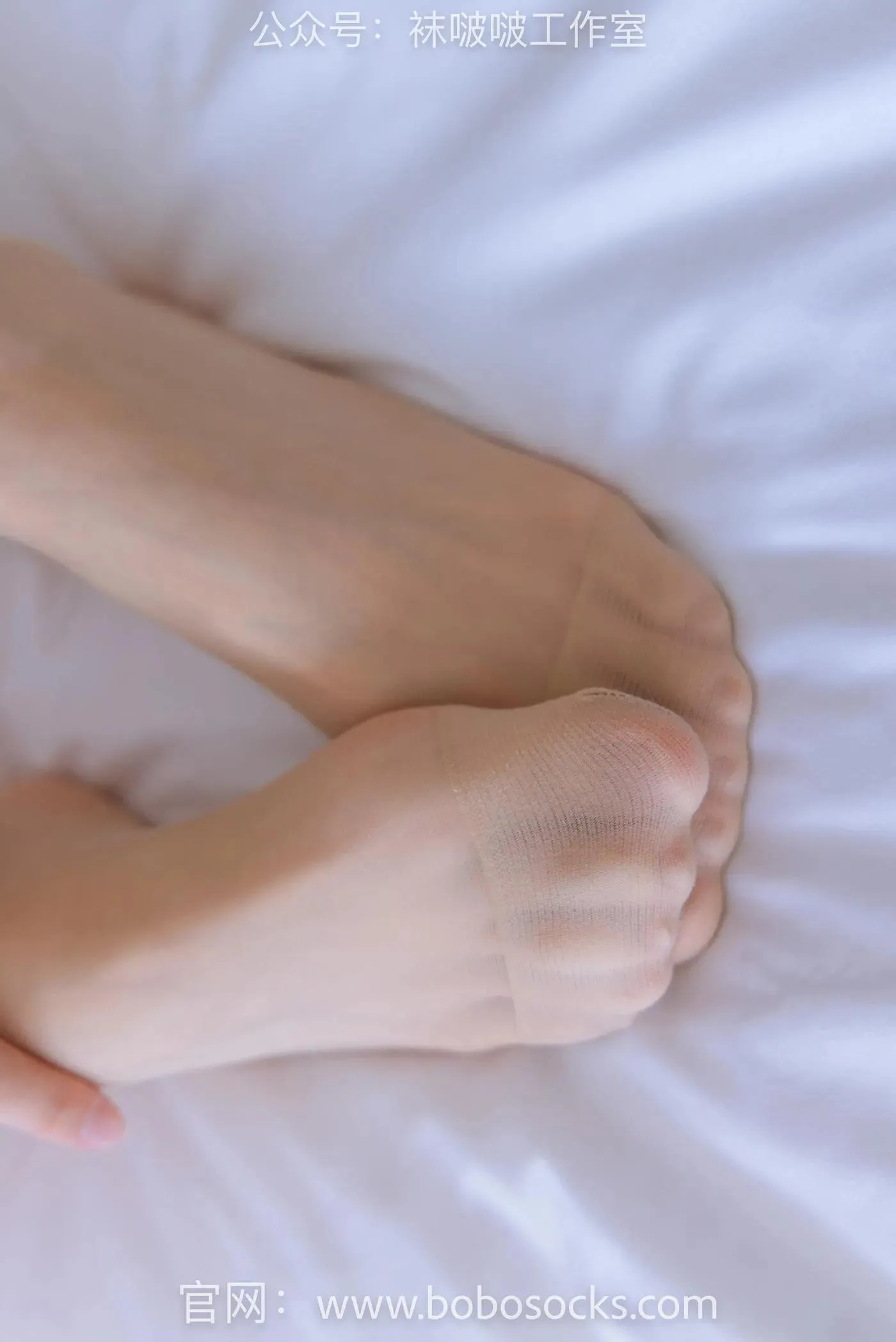 [BoBoSocks袜啵啵]NO.118 稚予-运动鞋、白棉袜、肉丝、踩小熊玩偶 [140P]插图3